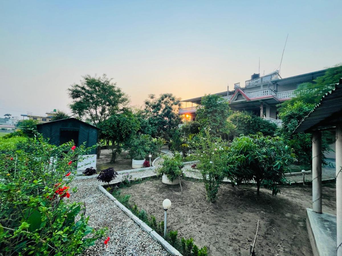 Hotel Tree Tops Sauraha Zewnętrze zdjęcie