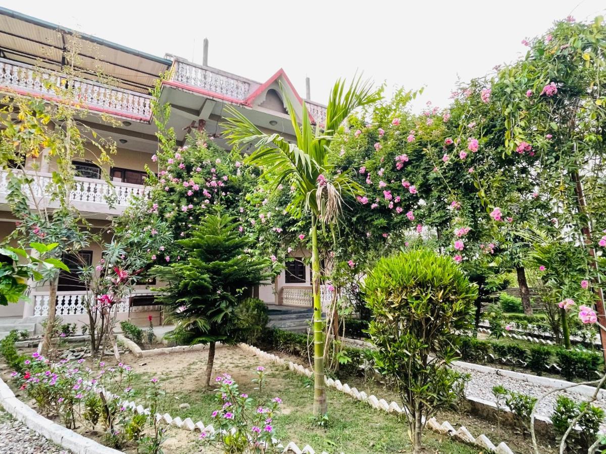 Hotel Tree Tops Sauraha Zewnętrze zdjęcie