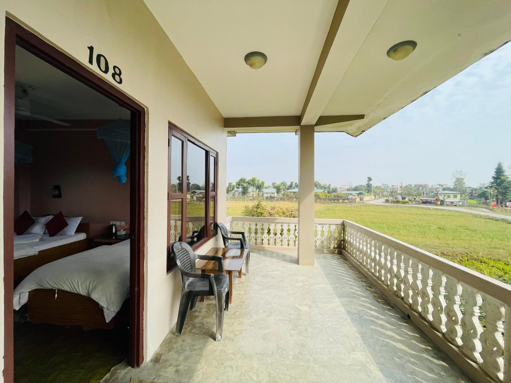 Hotel Tree Tops Sauraha Zewnętrze zdjęcie
