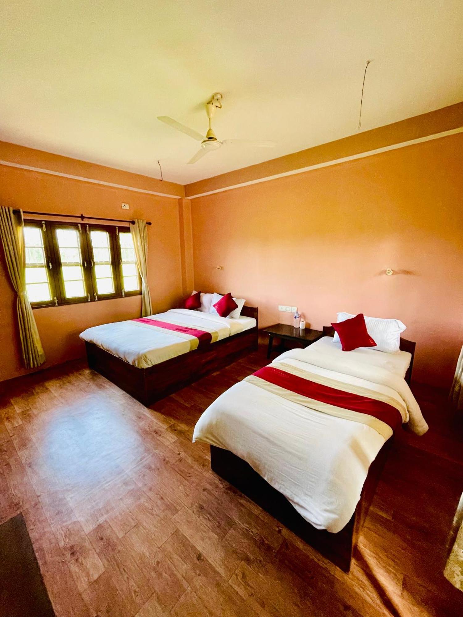 Hotel Tree Tops Sauraha Zewnętrze zdjęcie