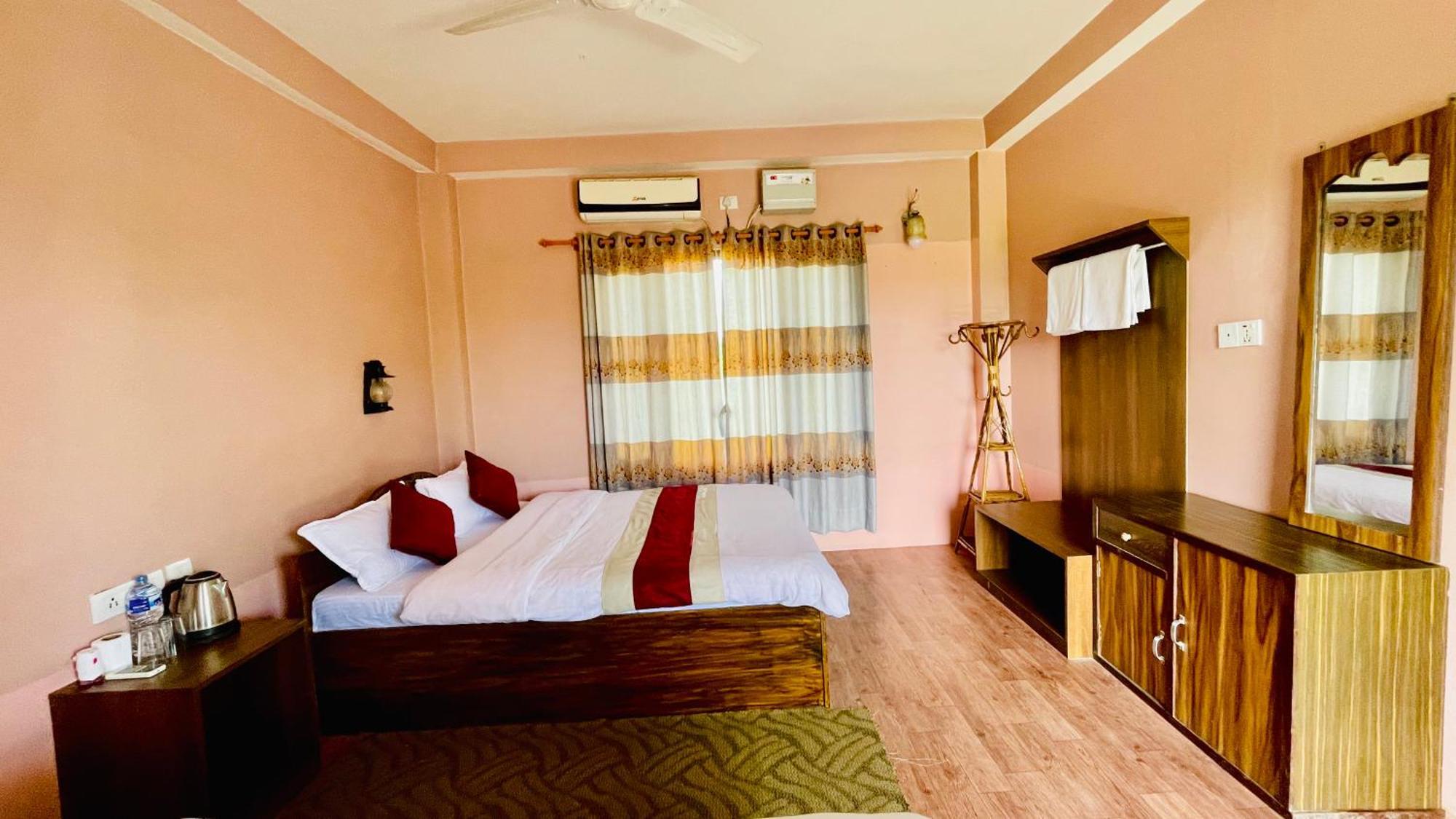 Hotel Tree Tops Sauraha Zewnętrze zdjęcie