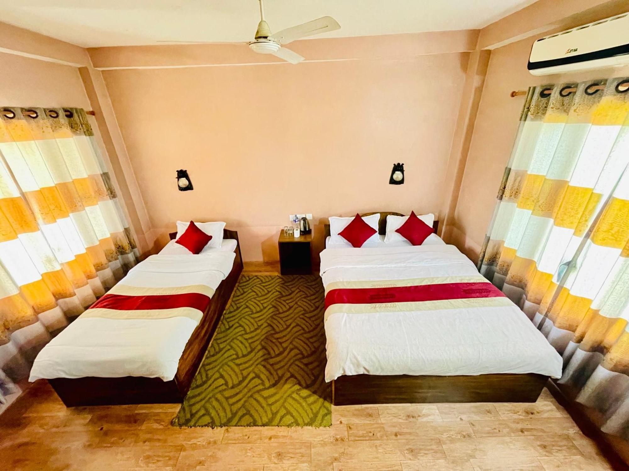 Hotel Tree Tops Sauraha Zewnętrze zdjęcie